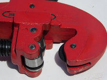 Load image into Gallery viewer, Heavy Duty Pipe Cutter 1/2&quot; - 2&quot; Plumbing Tube- made in India
